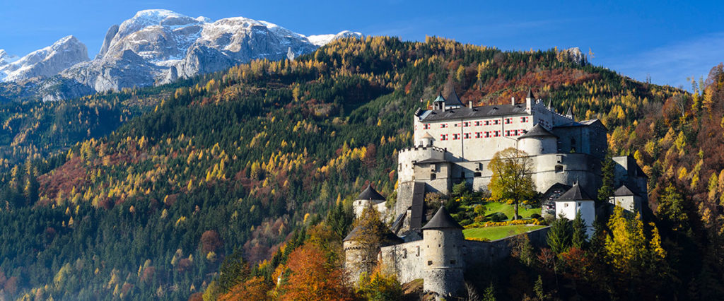 Pfandlinghof Grossarl, Ausflugsziele Salzburger Land, Burg Hohenwerfen mit Hochkönig im Hintergrund©österreich Werbung Volker Preusser
