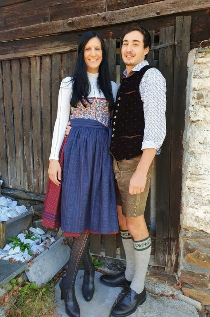Urban und Corinna sind deine Gastgeber am Pfandlinghof Urban und Corinna sind deine Gastgeber am Pfandlinghof